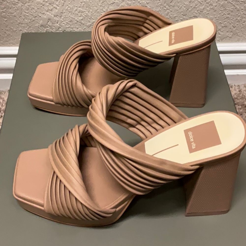Dolce Vita Altin Platform Heeled Sandals - Picture 7 of 7